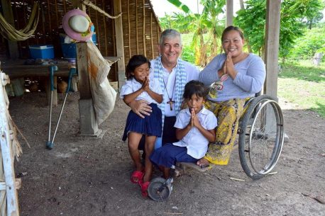 Mons. Figaredo: «Los discapacitados nos ayudan a salvar el mundo»