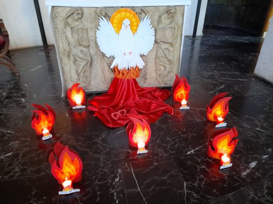 Pentecostés: comunidad orante, alegre y misionera