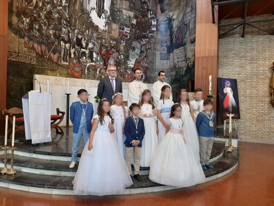 Primera Comunión: recibir a Cristo con alegría y en familia