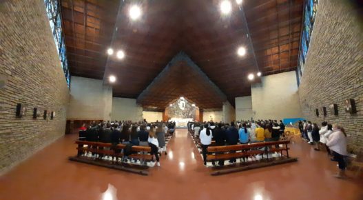 El colegio diocesano «Santa Rosa de Lima» ha celebrado la Navidad en nuestra iglesia